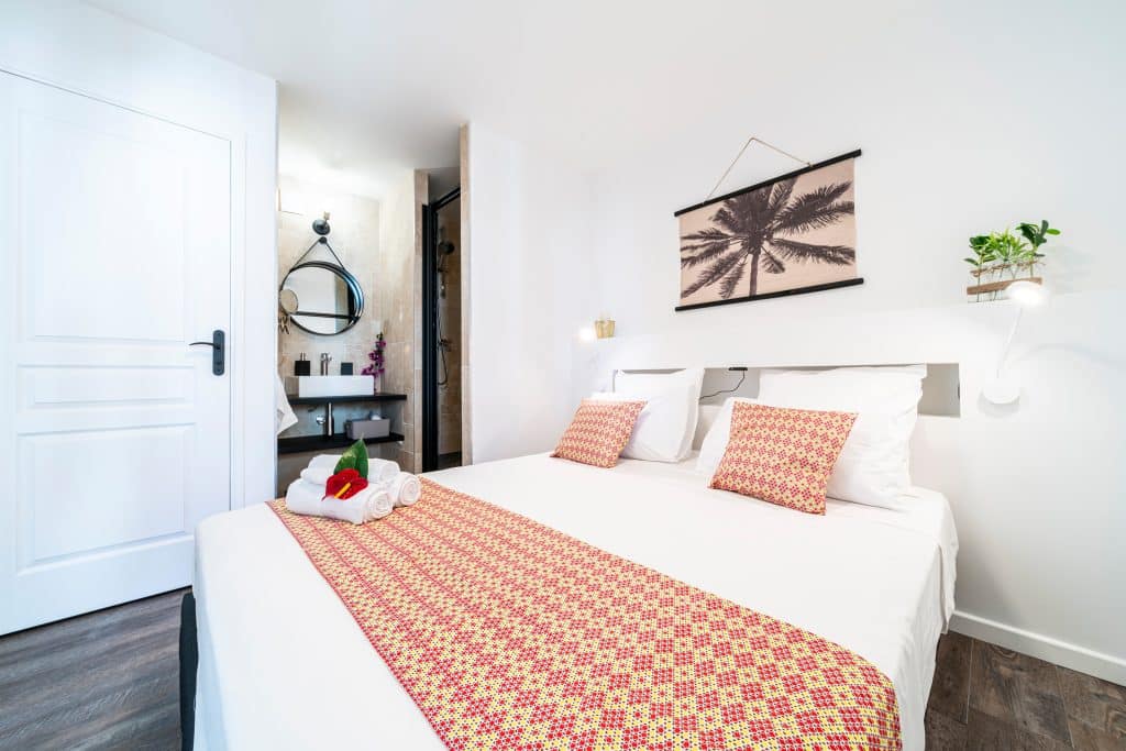location saisonniere saint pierre dina run chambre floral bain réunion