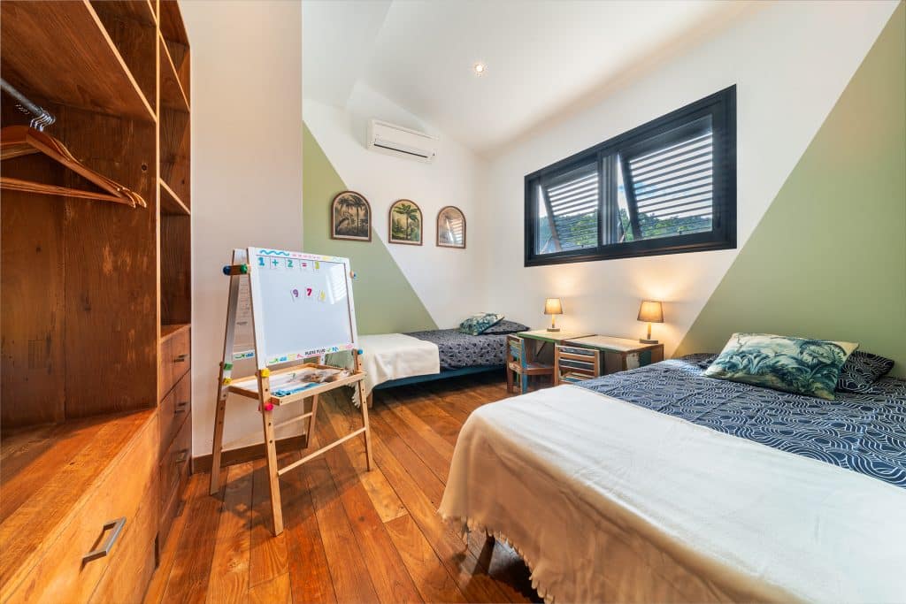 vacances ile reunion entre deux chambre deux lits simples tourisme